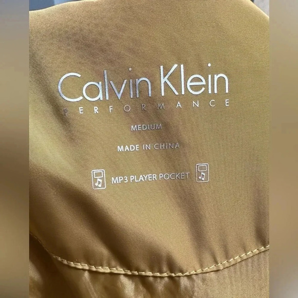 Calvin Klein Women’s Medium Gold-Mustard PufferVest - Picture 3 of 4